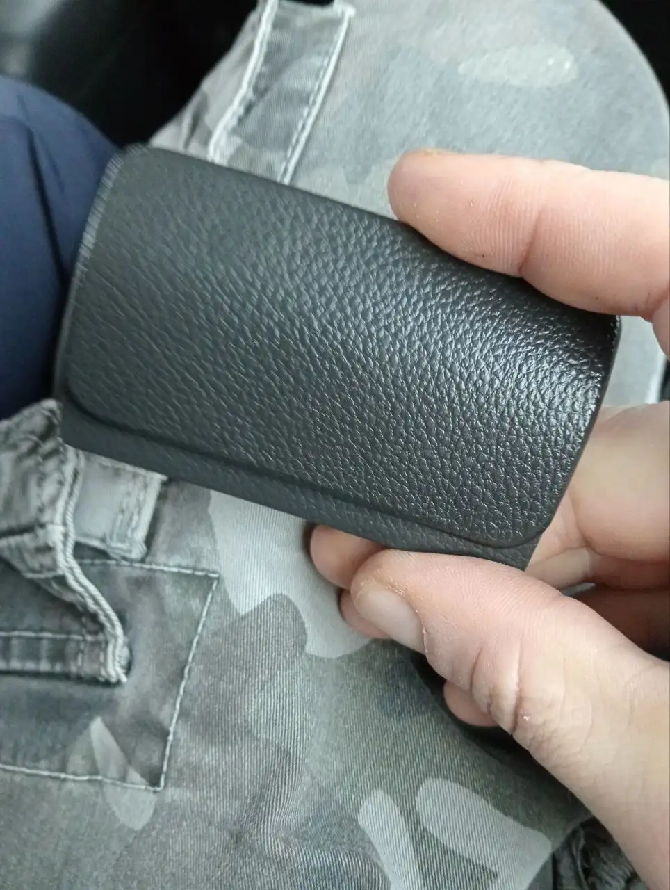 Куплю ручку от бардачка на Opel Antara - Автозапчасти (Запчасти) в Калининград