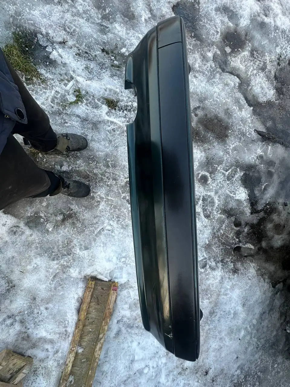 Продам задний бампер и решетку на Ауди 80б4 - Запчасти (Авто) в Калининград