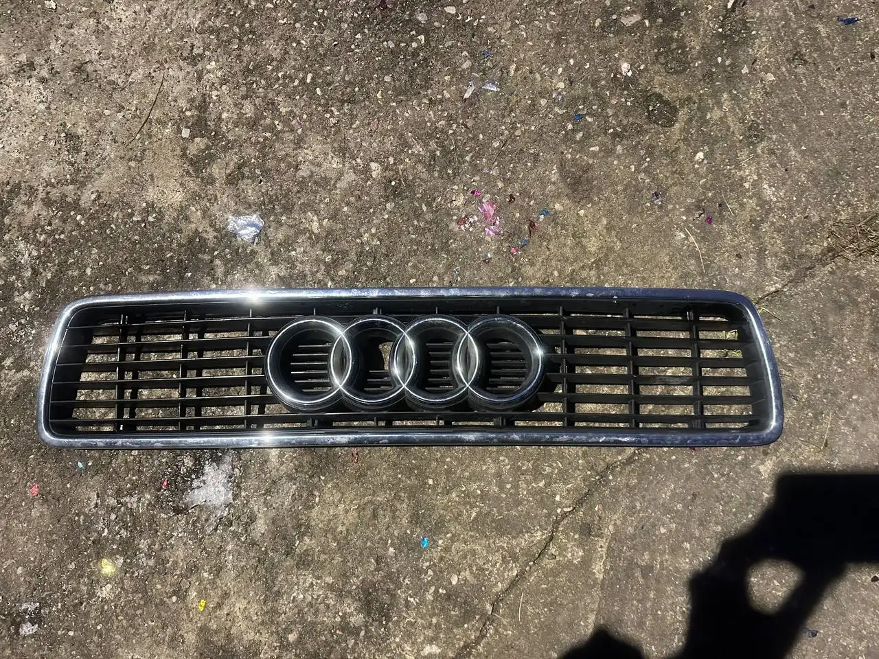 Продам задний бампер и решетку на Ауди 80б4 - Запчасти (Авто) в Калининград
