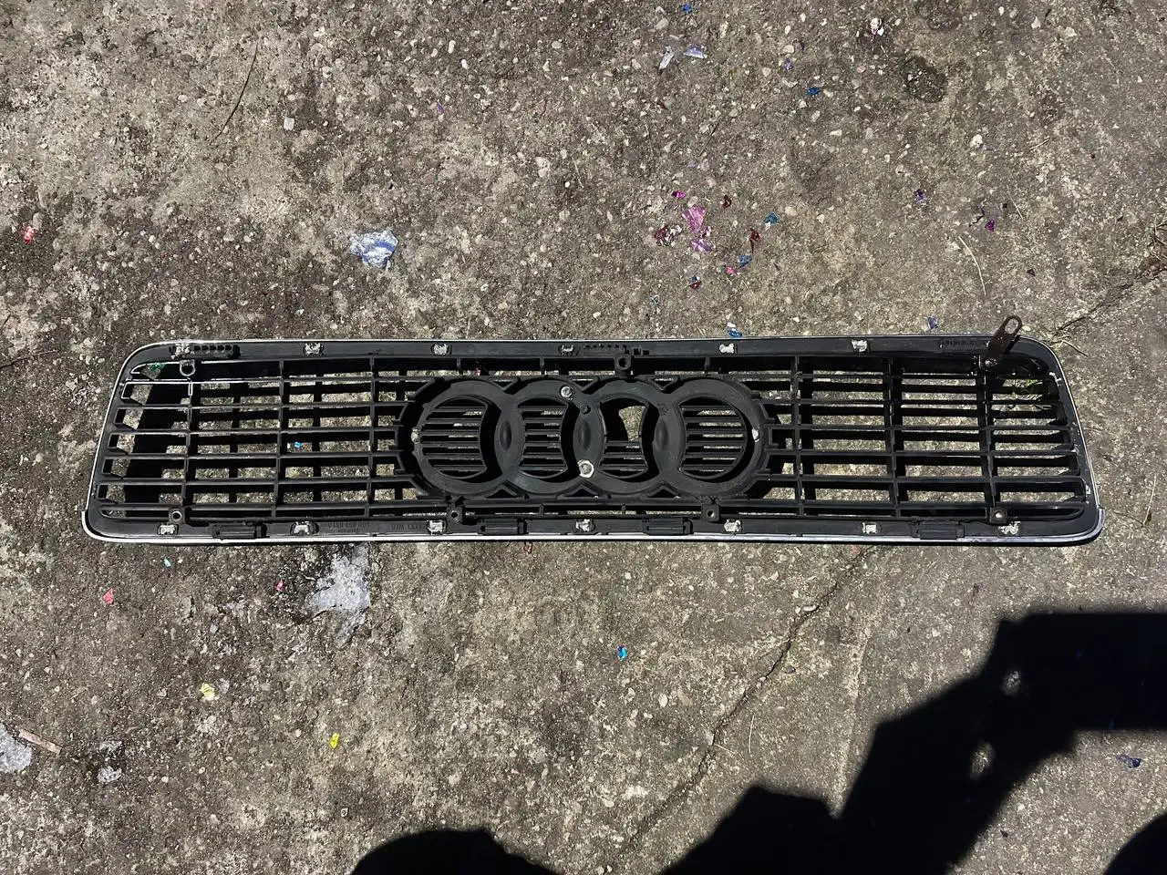 Продам задний бампер и решетку на Ауди 80б4 - Запчасти (Авто) в Калининград