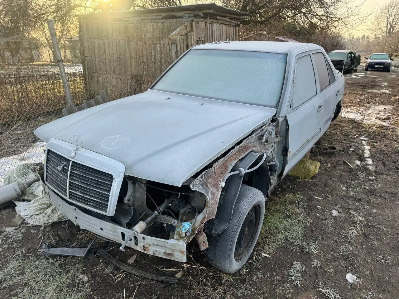 Мерседес W124 на запчасти - Автомобильные запчасти (Запчасти) в Калининград