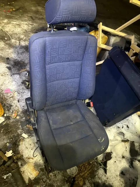 Сидения карты Mercedes W202 рестайлинг 8000 универсал - Строительная техника в Калининград