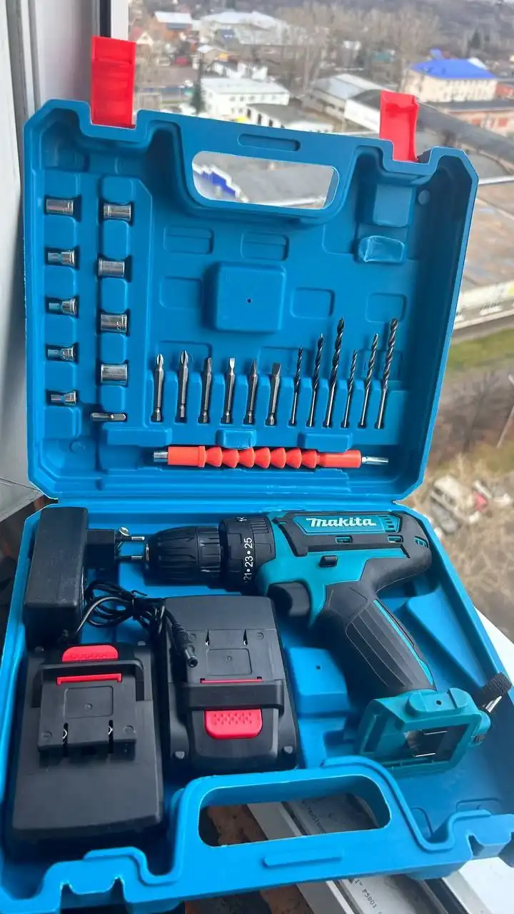 Шуруповерт макита