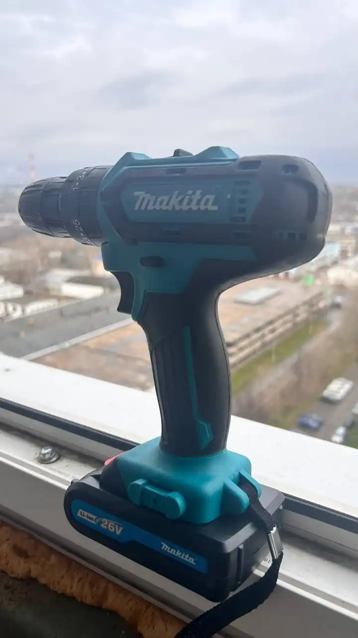 Шуруповерт макита