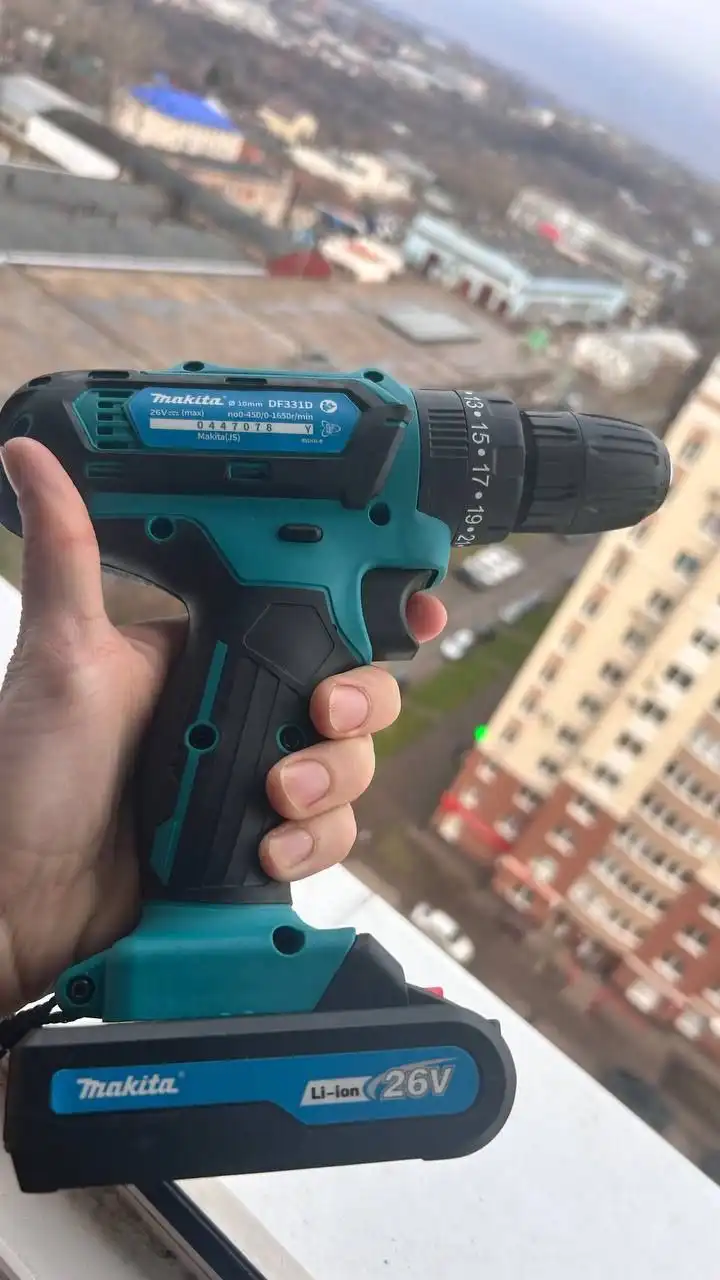 Шуруповерт макита