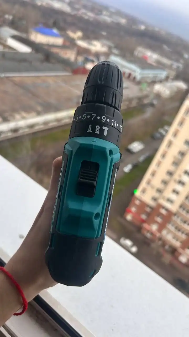 Шуруповерт макита