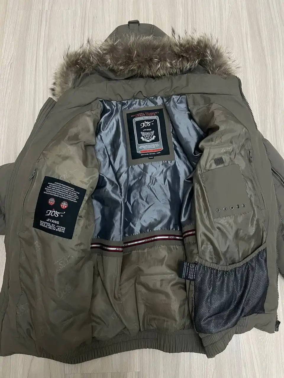 Мужской пуховик в отличном состоянии