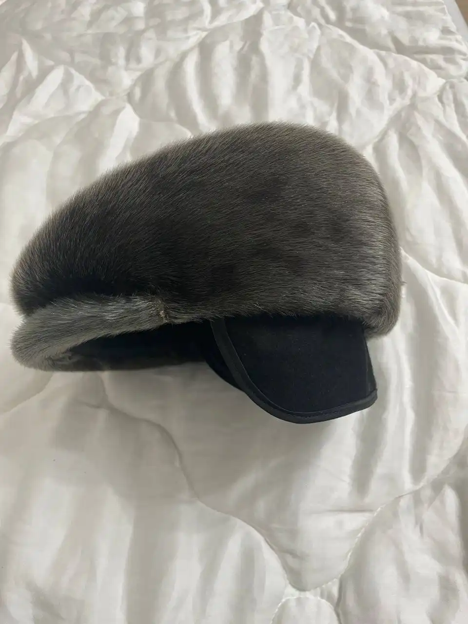 Продажа зимней кепки из меха нерпы