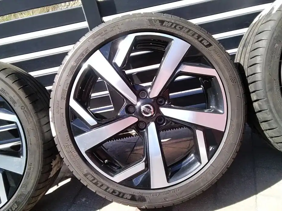 Колеса Nissan X-Trail, Qashqai, Juke 225/45 R19 зимние шипы Pirelli