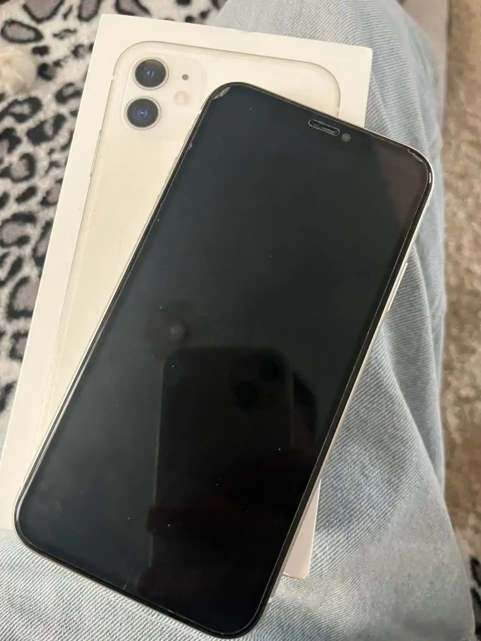 Продам айфон с разбитой задней крышкой