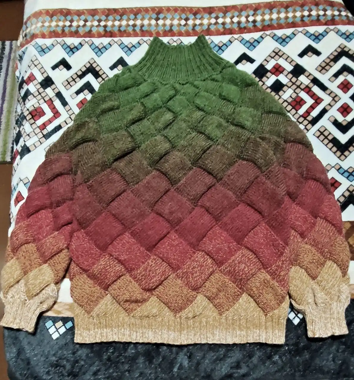 Свитер в технике ентрелак из альпака+акрил