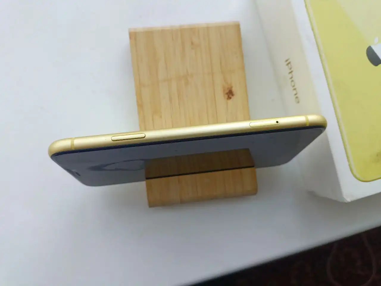 iPhone 11 желтый 64 ГБ в удовлетворительном состоянии - Смартфоны (Электроника) в Уфа