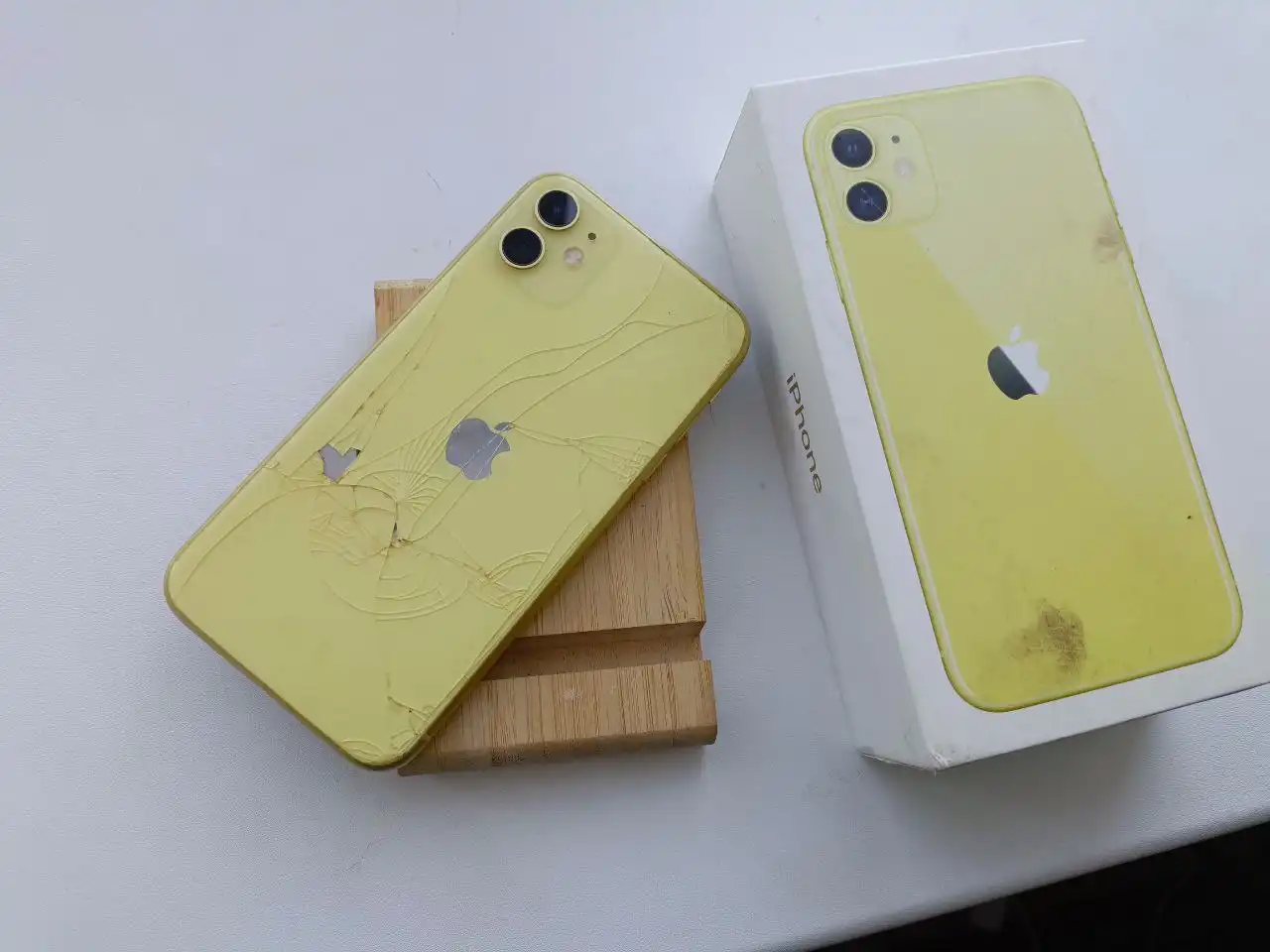 iPhone 11 желтый 64 ГБ в удовлетворительном состоянии - Смартфоны (Электроника) в Уфа