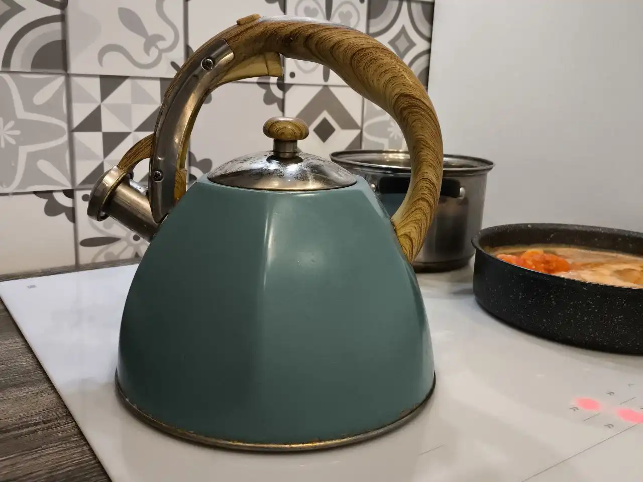 Чайник со свистком - Кухонная утварь (Для дома и дачи) в Уфа