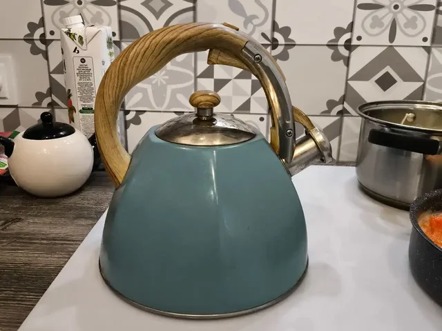 Чайник со свистком в хорошем состоянии - Садовый инвентарь в Уфа