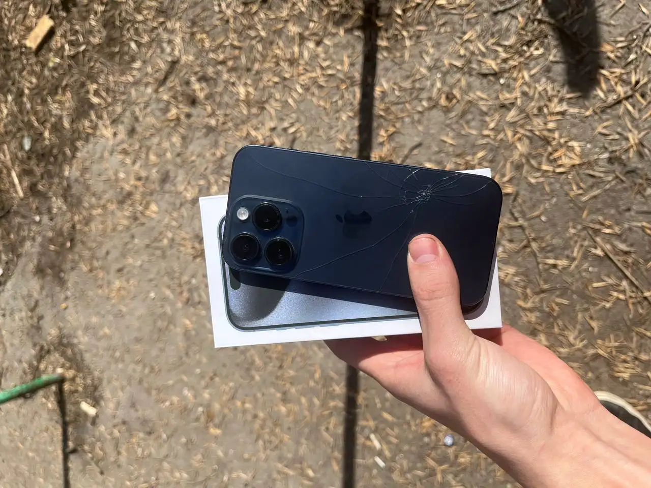 iPhone 15 Pro 256gb с косметическими дефектами - Смартфоны (Электроника) в Уфа