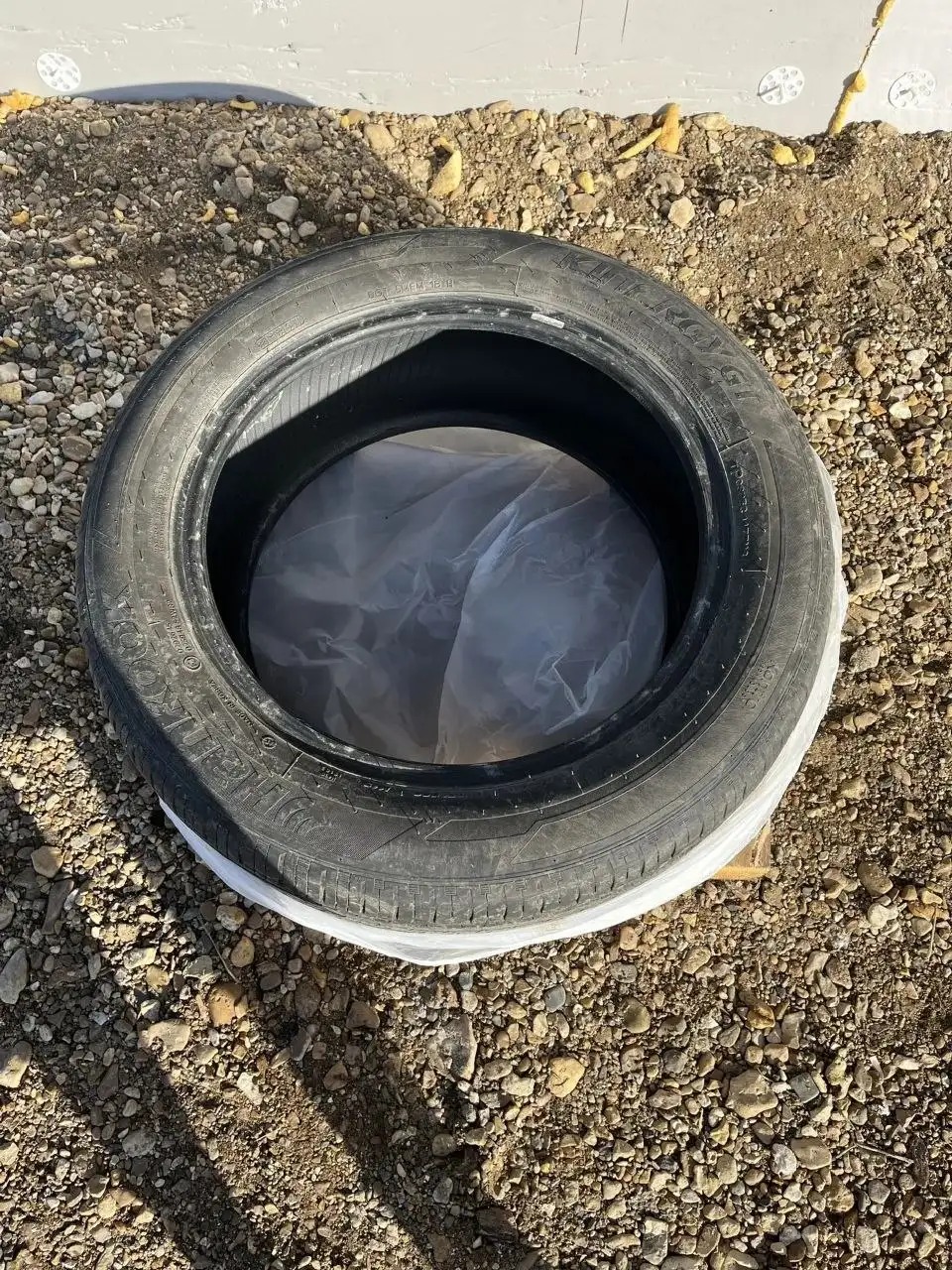 Комплект летних шин 225/55/17 с заплаткой - Шины и диски (Запчасти) в Уфа