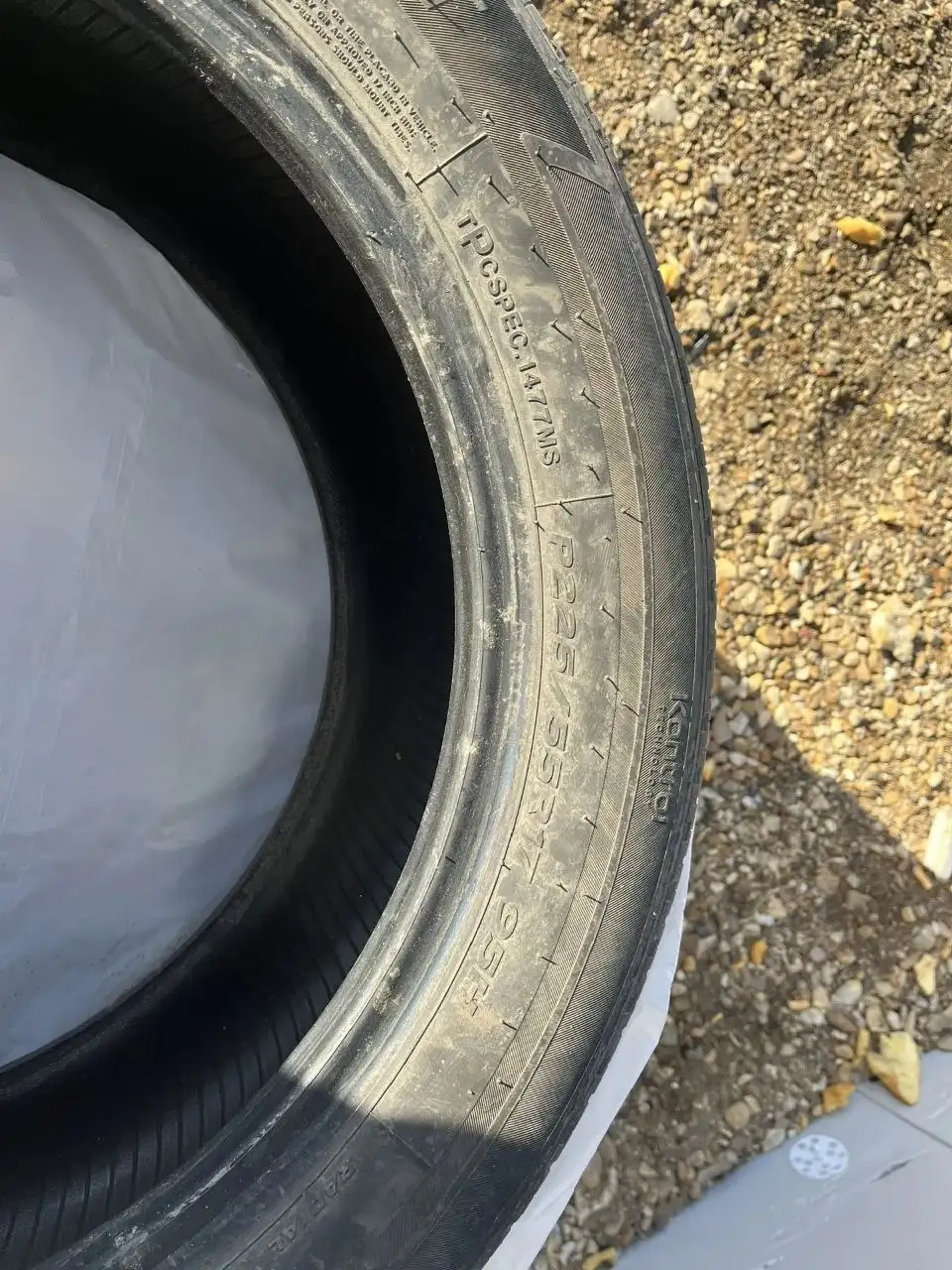 Комплект летних шин 225/55/17 с заплаткой - Шины и диски (Запчасти) в Уфа