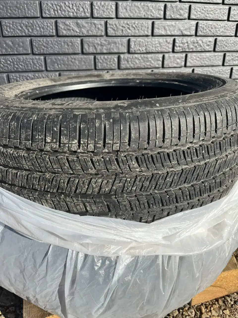 Комплект летних шин 225/55/17 с заплаткой - Шины и диски (Запчасти) в Уфа