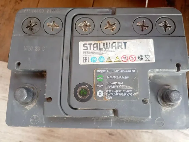 Аккумулятор рабочий заряжен - Автомобильные запчасти в Иглино