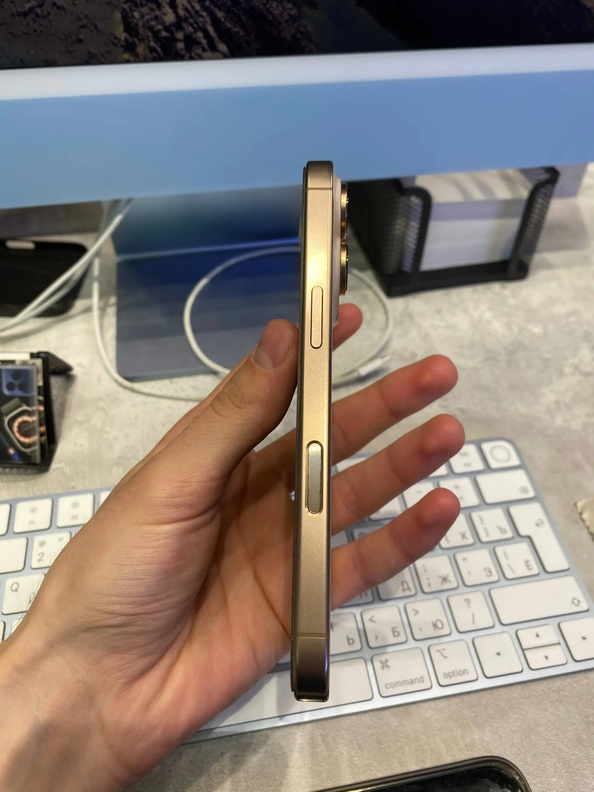 iPhone 16 Pro и iPhone 11 Pro - Смартфоны (Электроника) в Уфа