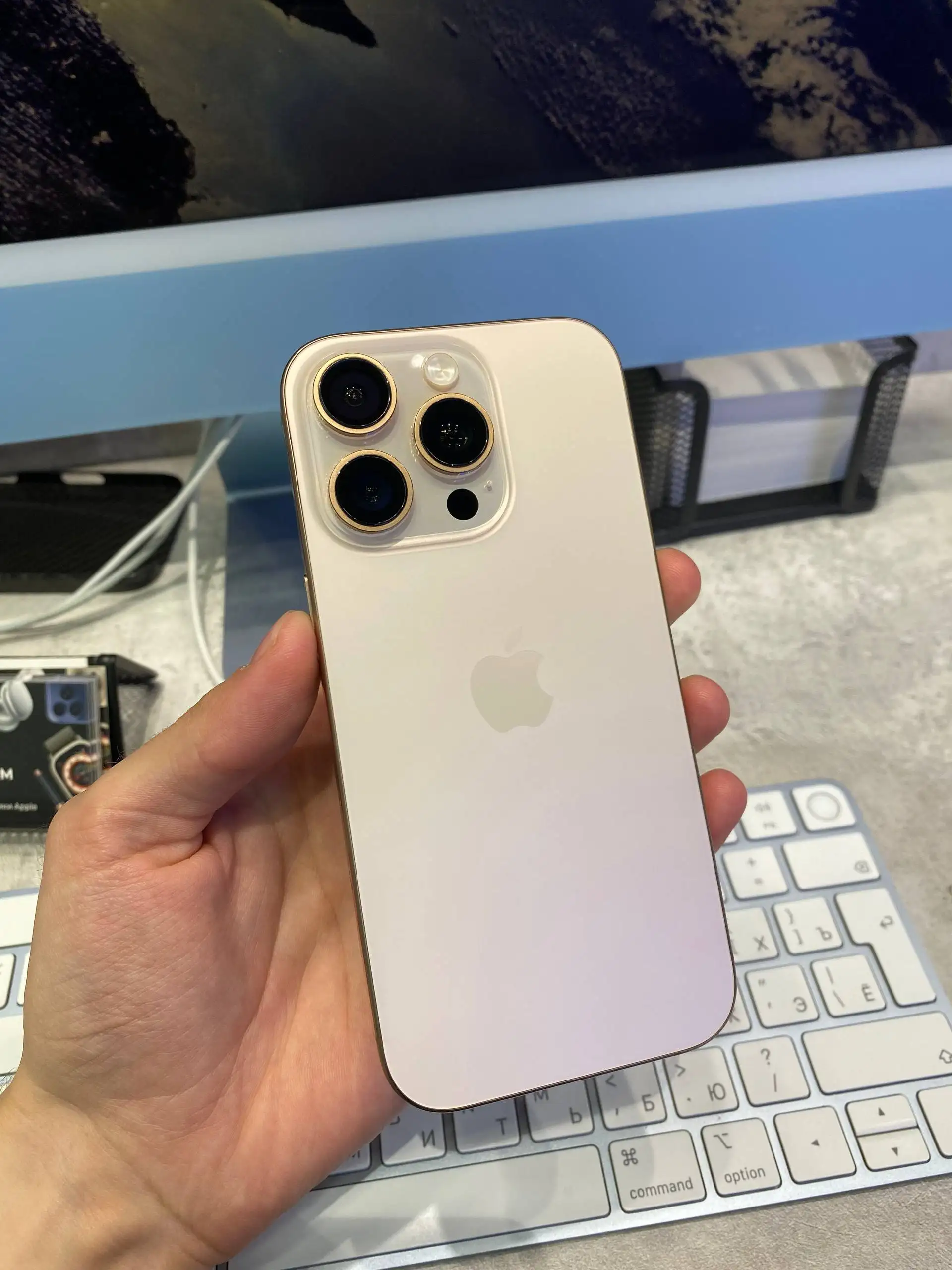 iPhone 16 Pro и iPhone 11 Pro - Смартфоны (Электроника) в Уфа