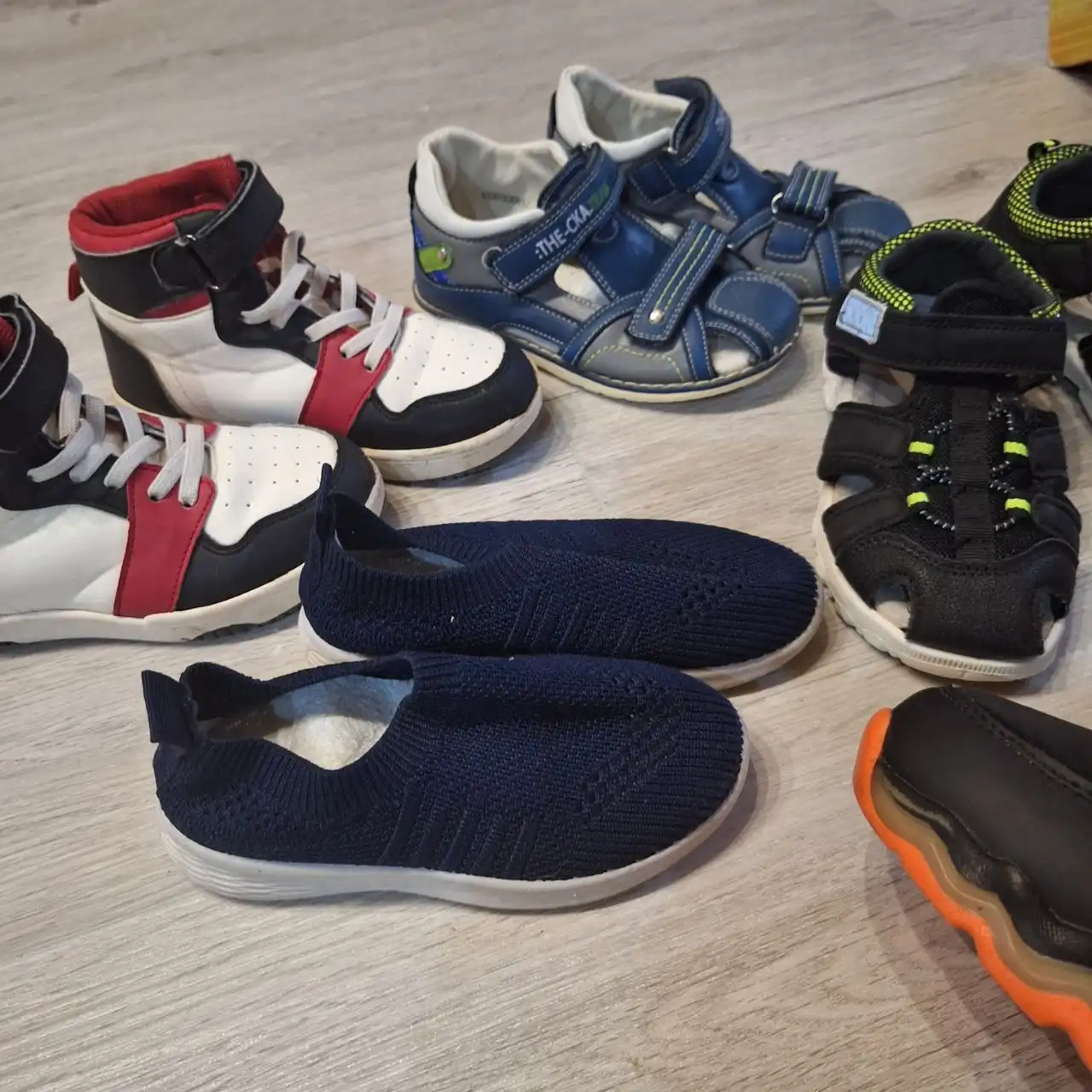 Обувь б/у пакетом размеры 27-30 и новые штаны, сандали