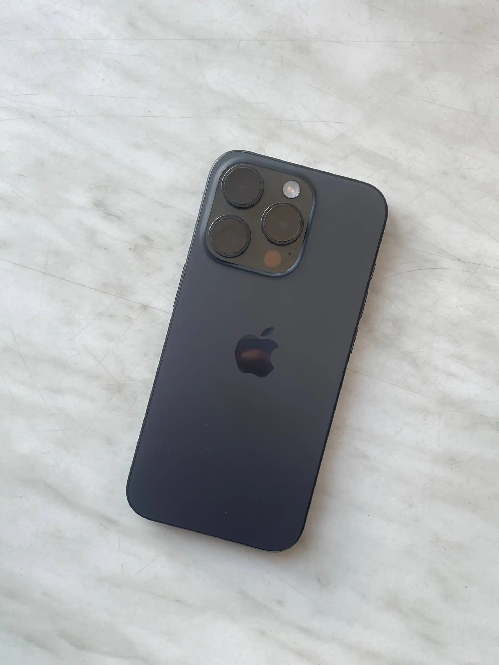 iPhone 15 Pro 128GB черный в отличном состоянии