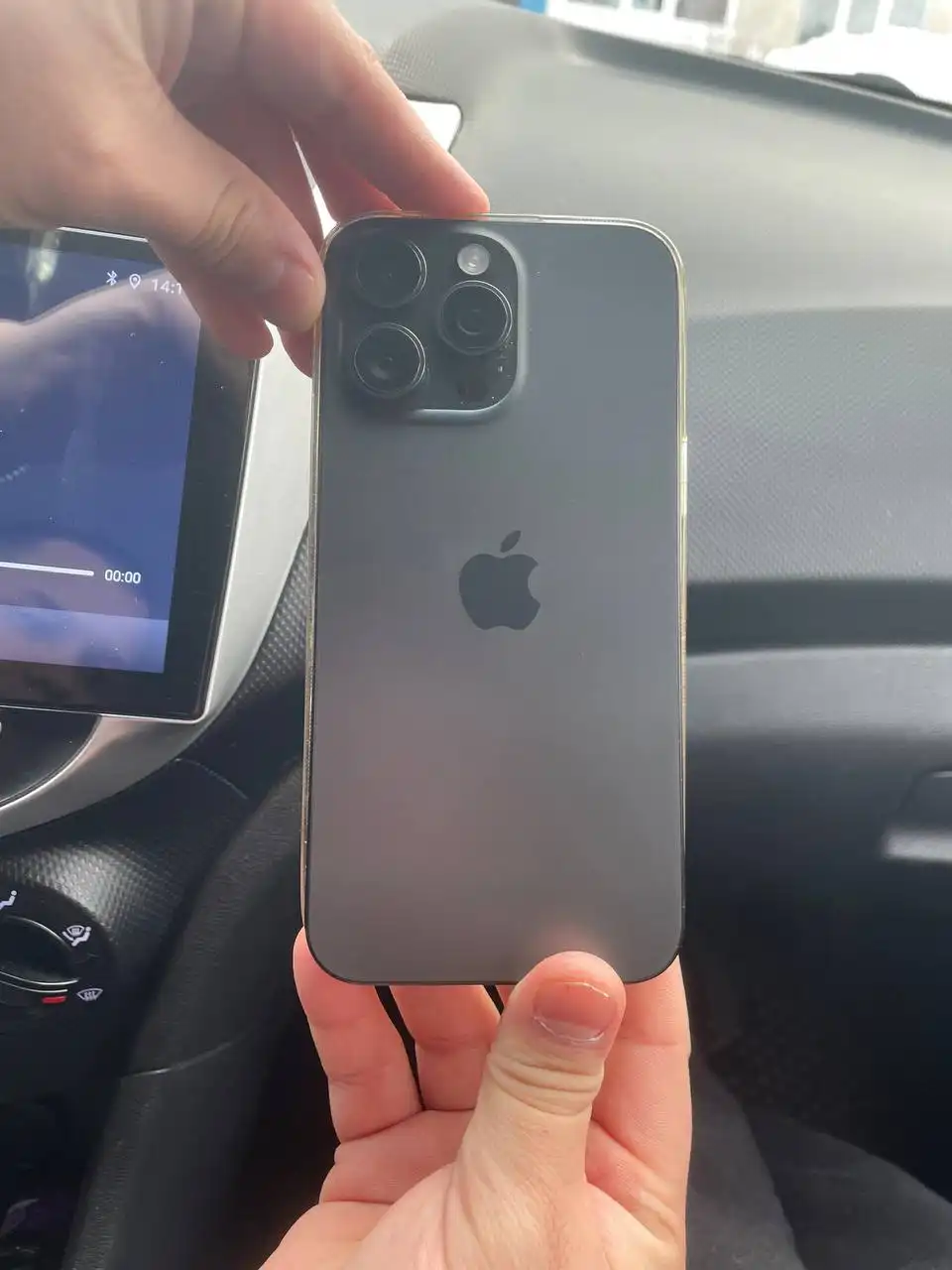 Продам iPhone 15 Pro Max - Смартфоны (Электроника) в Чебоксары