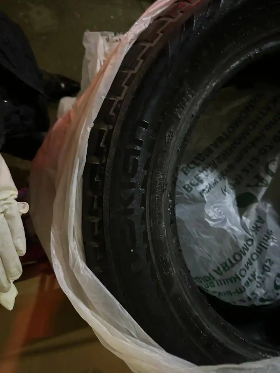 Резина Nokian 265/60 R18 зимняя липучка