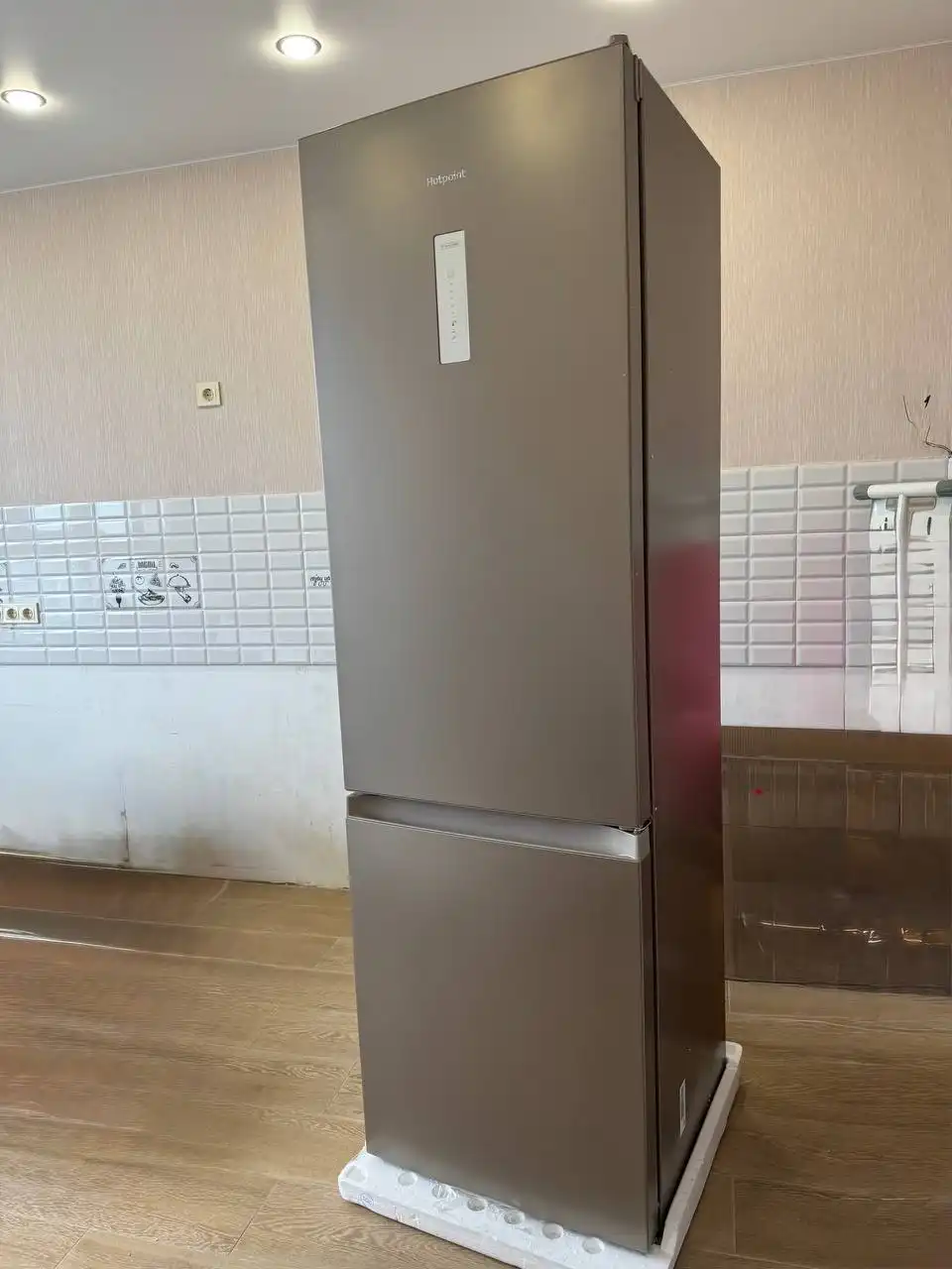 Холодильник Hotpoint HT 6200 BZ