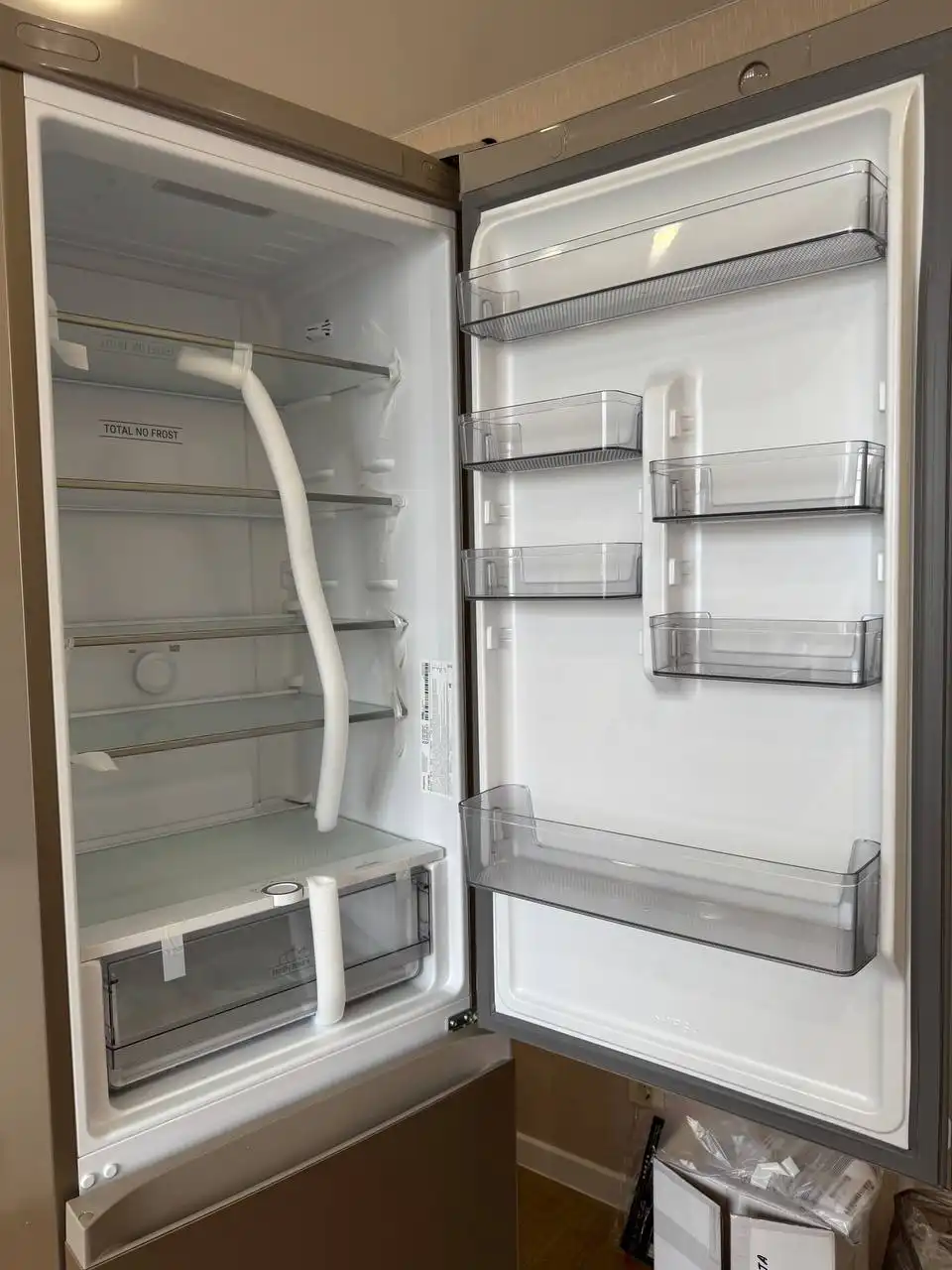 Холодильник Hotpoint HT 6200 BZ