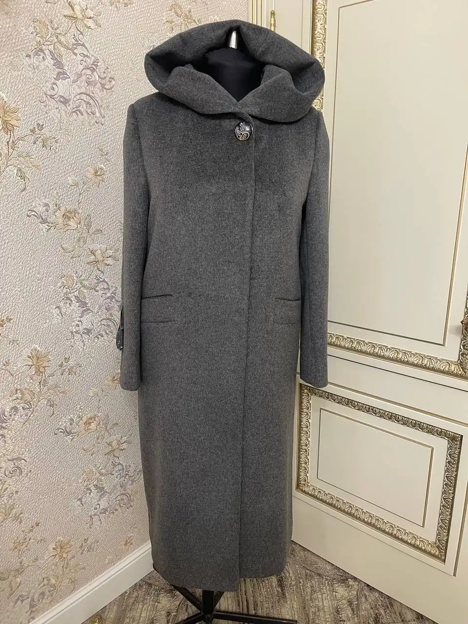 Женское пальто больших и средних размеров