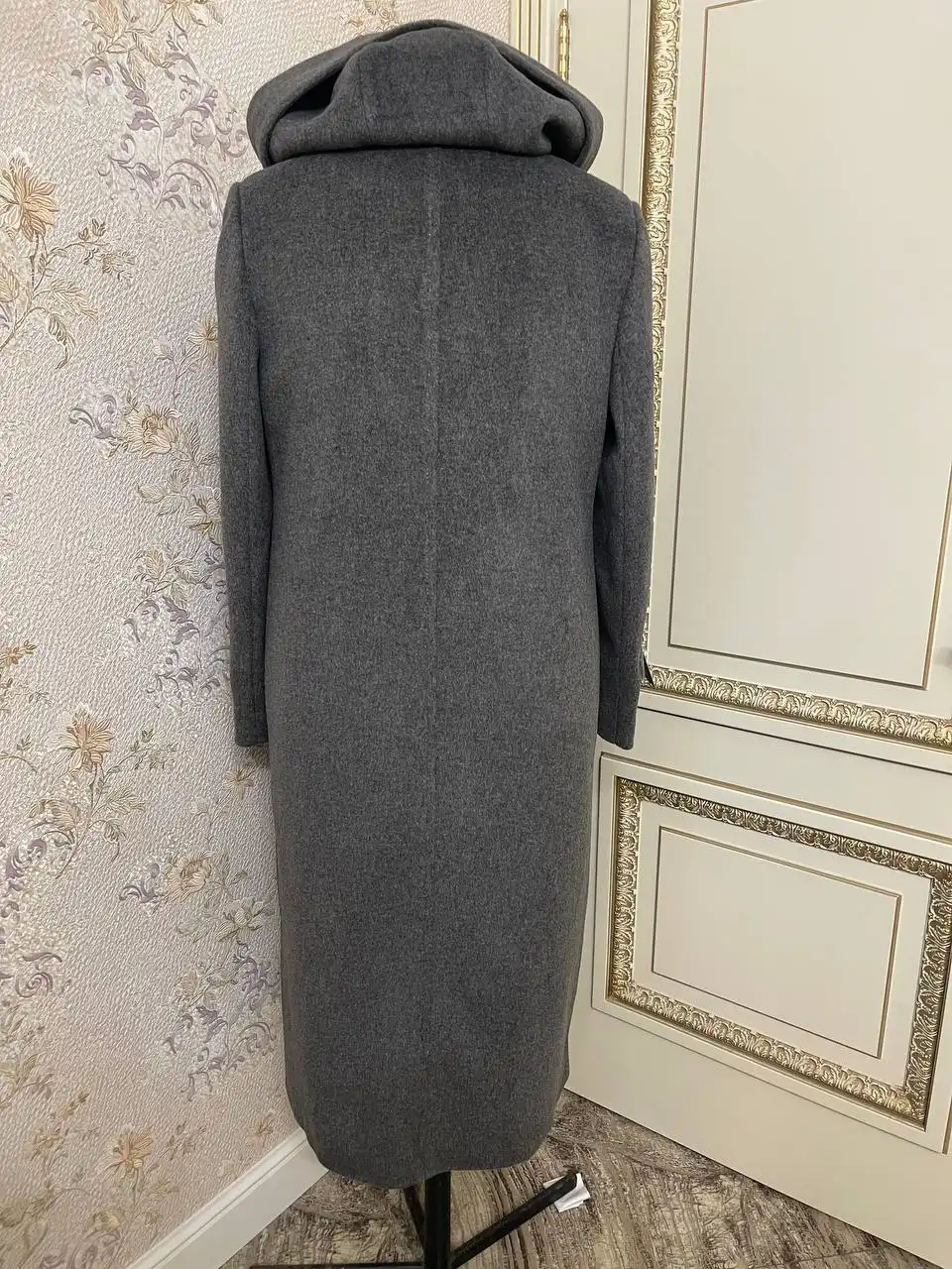 Женское пальто больших и средних размеров