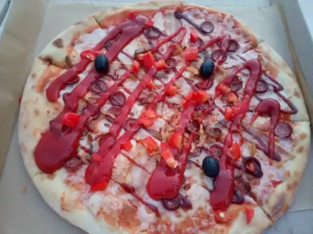 Продажа свежих пицц с разнообразной начинкой - Доставка еды (Услуги) в Москва