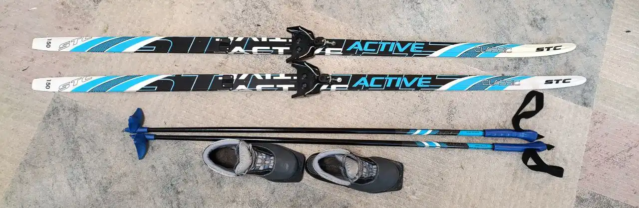 Комплект лыжи с палками и ботинками 150см - Лыжи (Хобби и отдых) в Балашиха