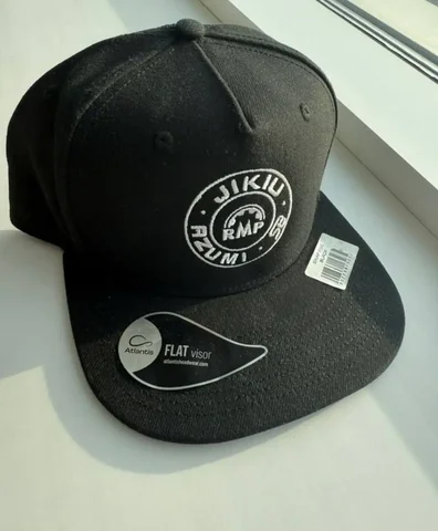 Кепка снепбэк новая - Джемперы в Балашиха