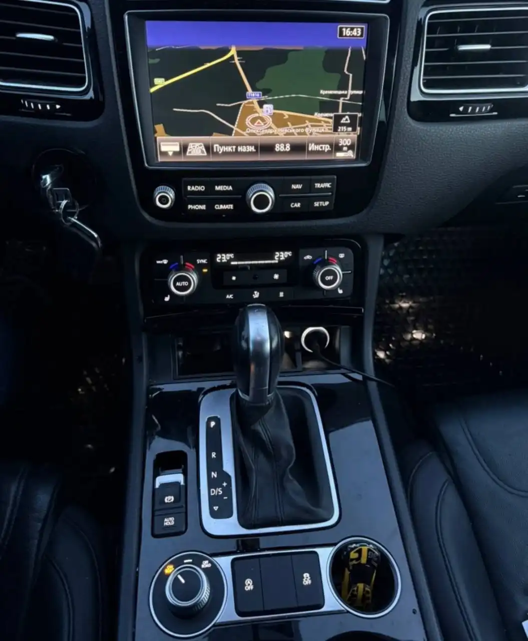 Продажа Volkswagen Touareg 2017 года - Легковые автомобили (Авто) в Саратов