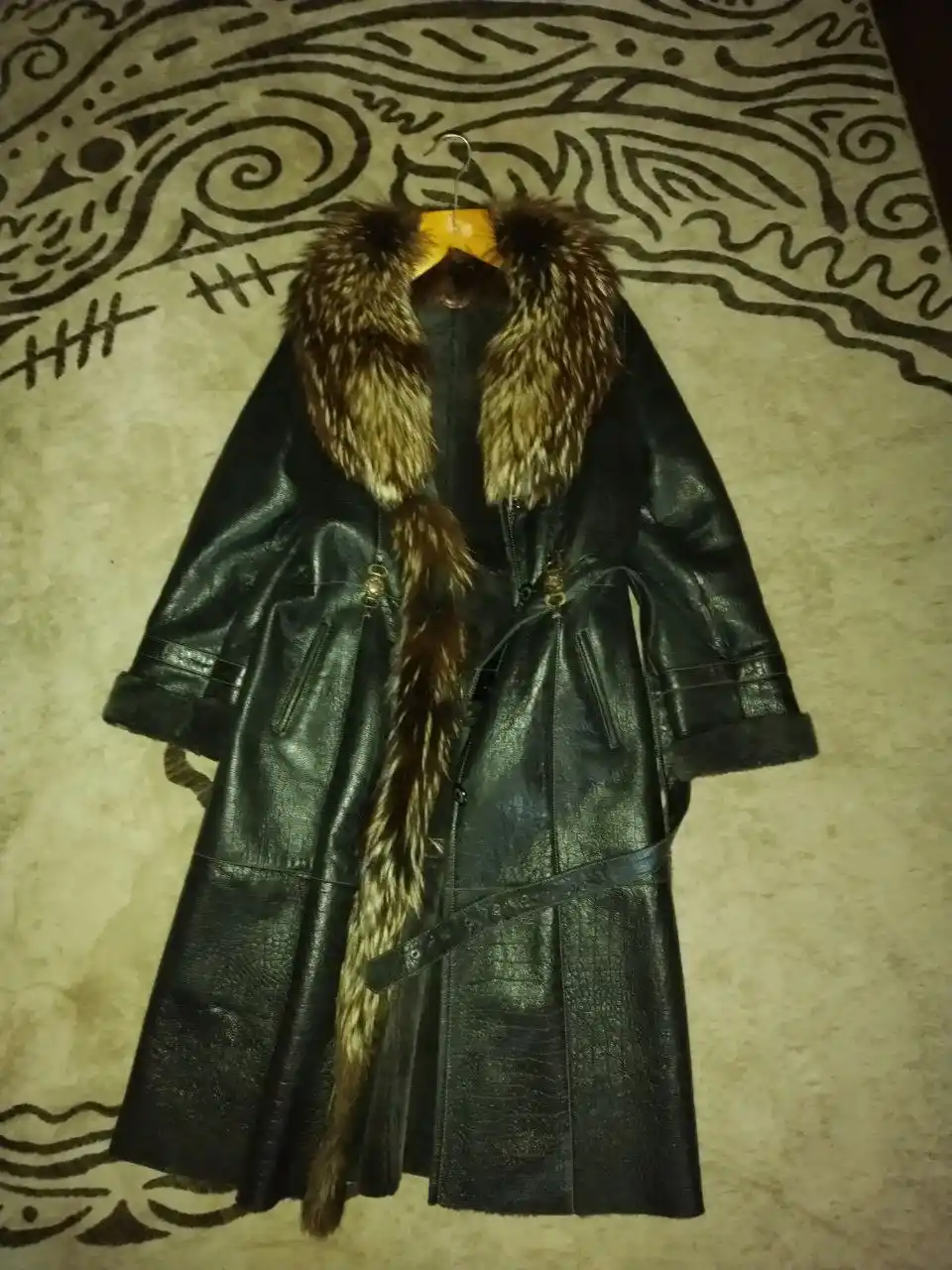 Дубленка из натурального меха и кожи - Украшения в Саратов