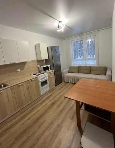 Сдам 1-комнатную квартиру с ремонтом на Лаврентьева - Недвижимость в Казань