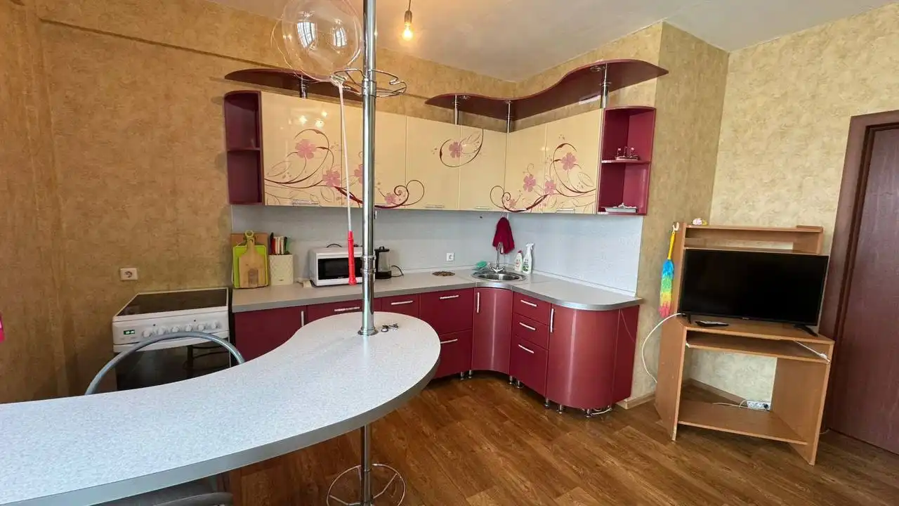 Студия на Максимова 37Б