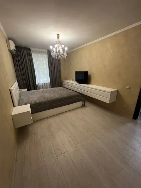 Сдам 2-комнатную квартиру на улице Фучика 8 - Коммерческая аренда в Казань