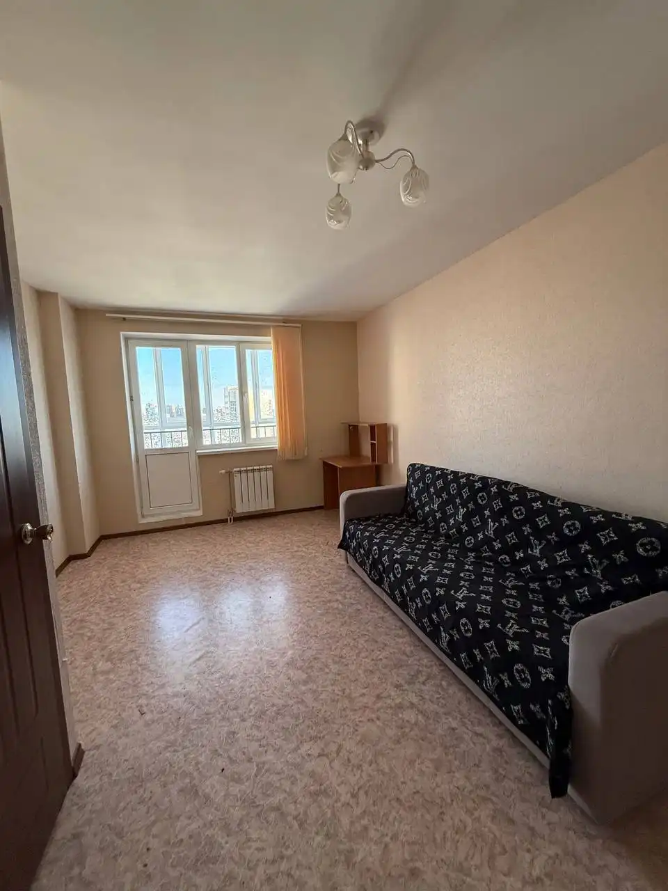 Сдам 1-комнатную квартиру на ул. Р. Гареева 4 - Аренда (Недвижимость) в Казань