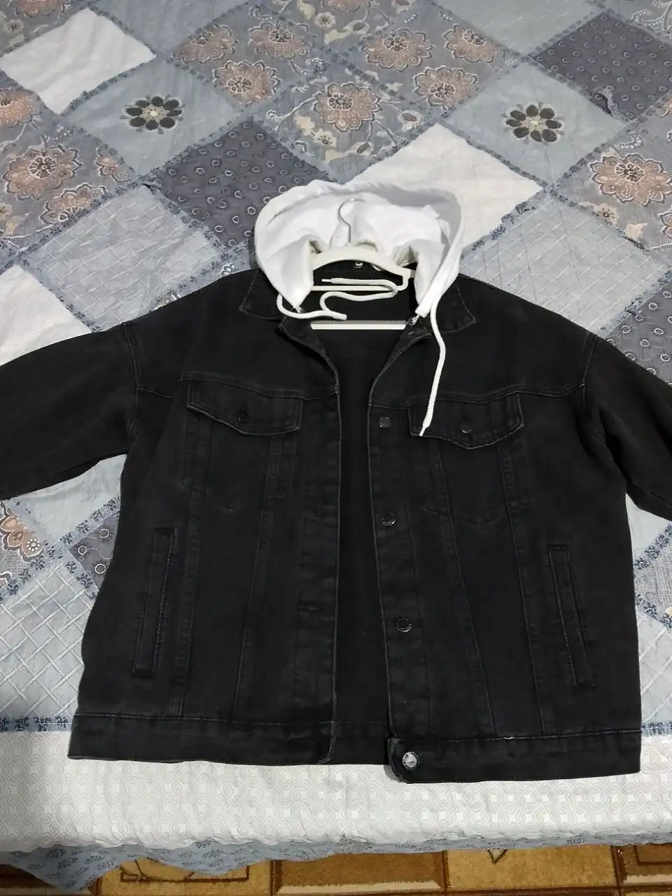 Одежда размер М в Золотом Квартале