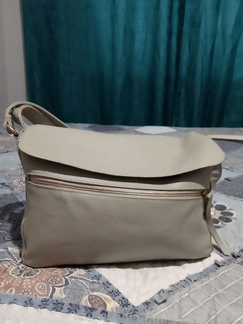 Одежда размер М в Золотом Квартале