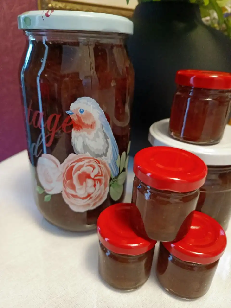 Чайный набор с ароматным вареньем из лепестков роз