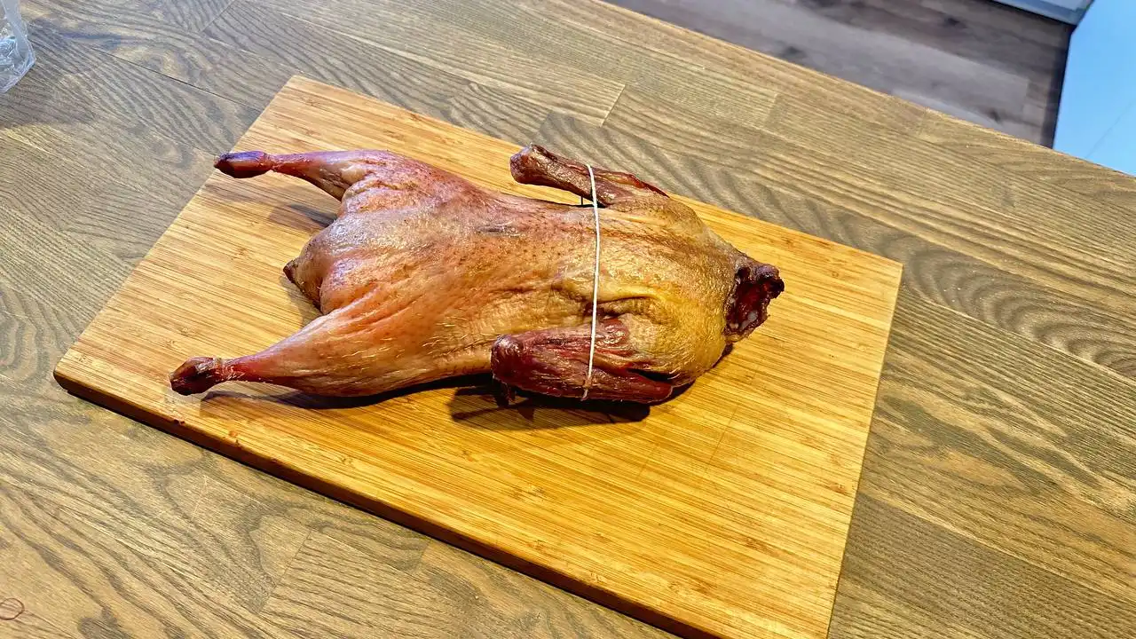 Утка горячего копчения