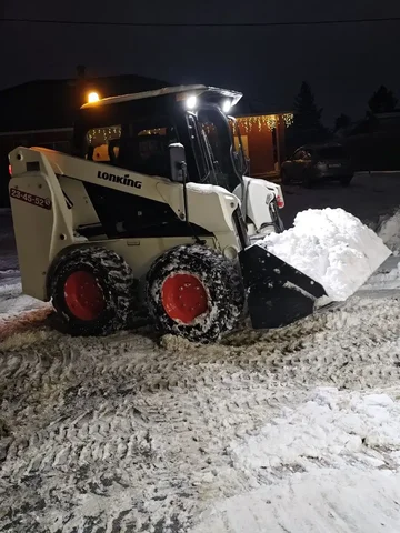 Чистка и уборка снега - Анимация и развлечения в Нежинка