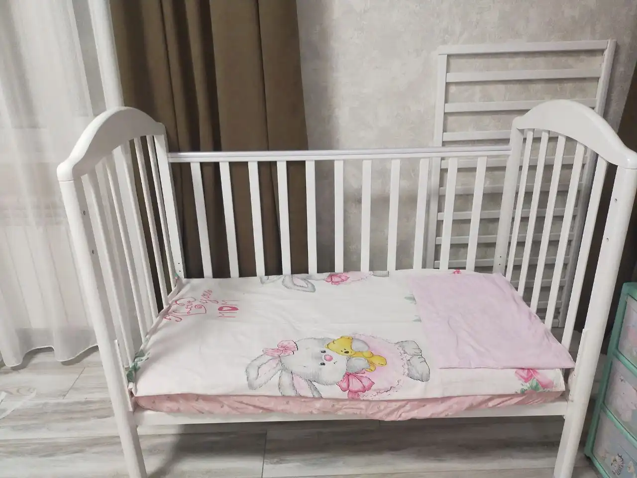 Продам кровать с матрасом и бортиками мягкими - Мебель (Для дома и дачи) в Нежинка