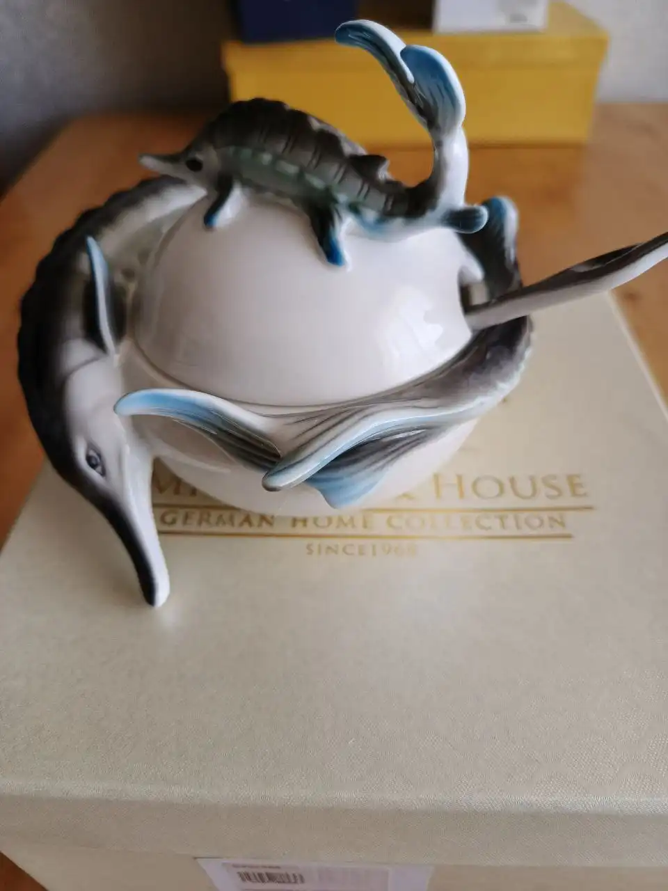 Фарфоровая икорница с ложкой в подарочной упаковке - Барахолка в Нежинка